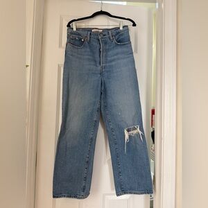 Levi’s Ribcage Straight Distressed